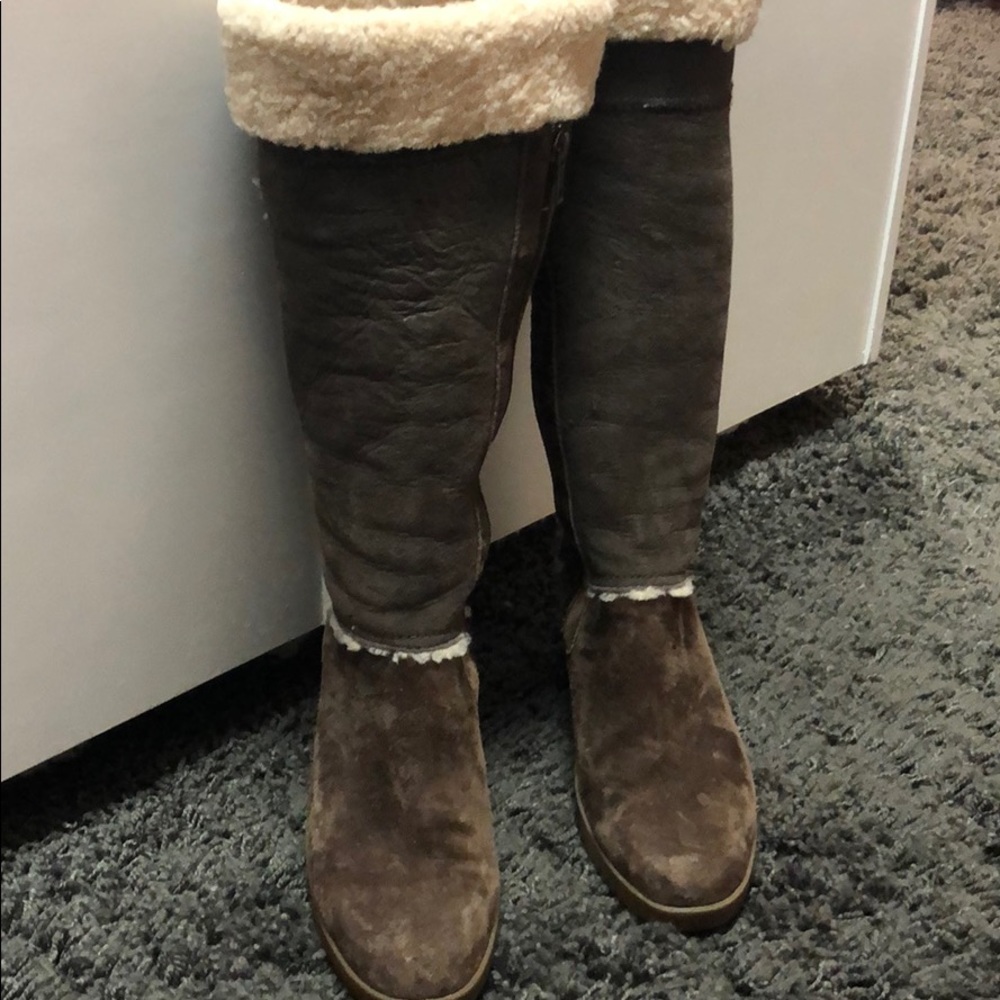 Ugg side zip boots